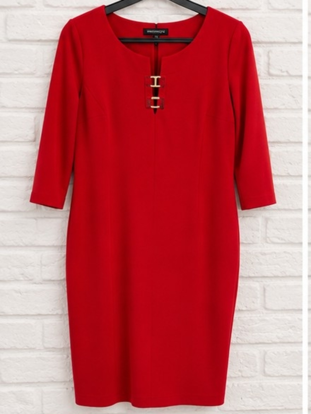 Elegant Red Sheath Dress with Gold Accent